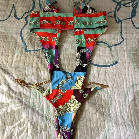 High rise, one piece - Picture 2 of 2